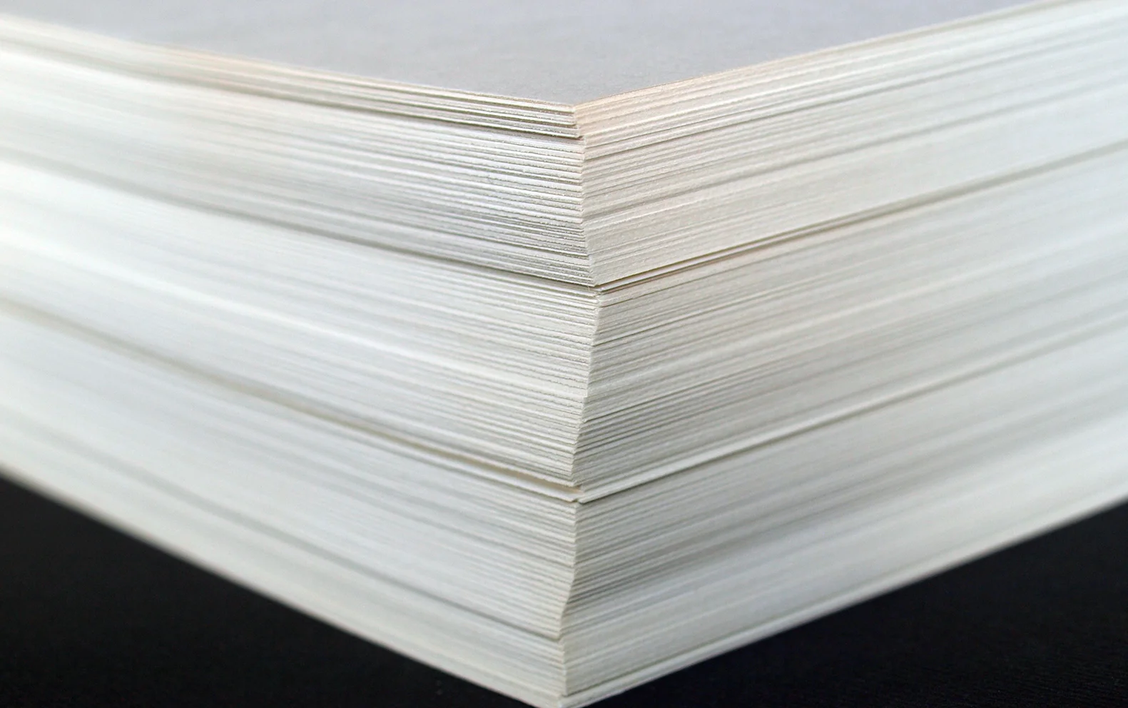 Truepress JET S320 inkjet printer showcasing its capability to print on thick, double-sided, and extended-length media.